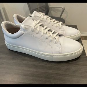 White leather sneaker low top
